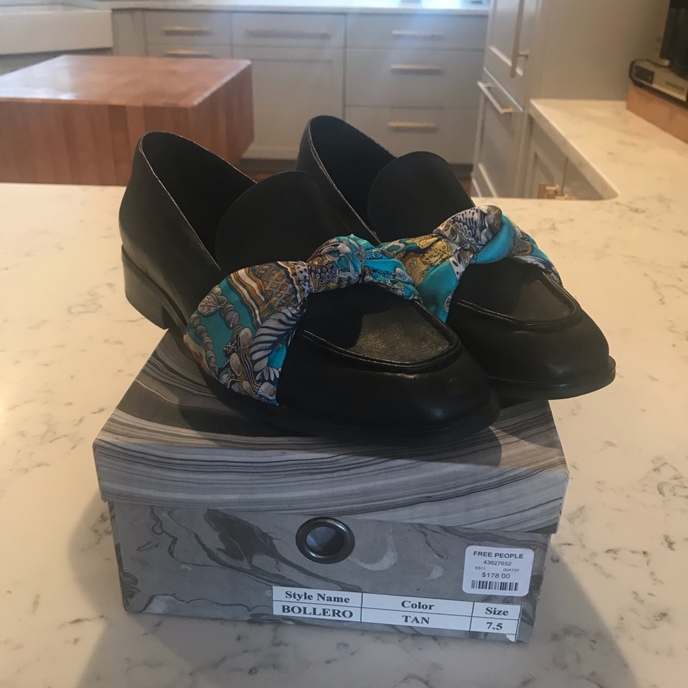 Jeffery Campbell “bollero” flats. SOOOOO cute